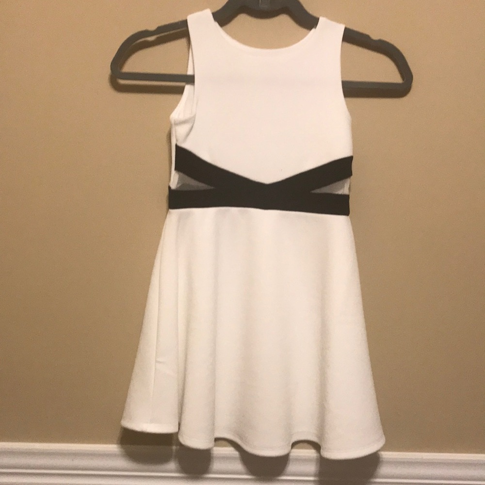 Girls dress black and white size 5/6